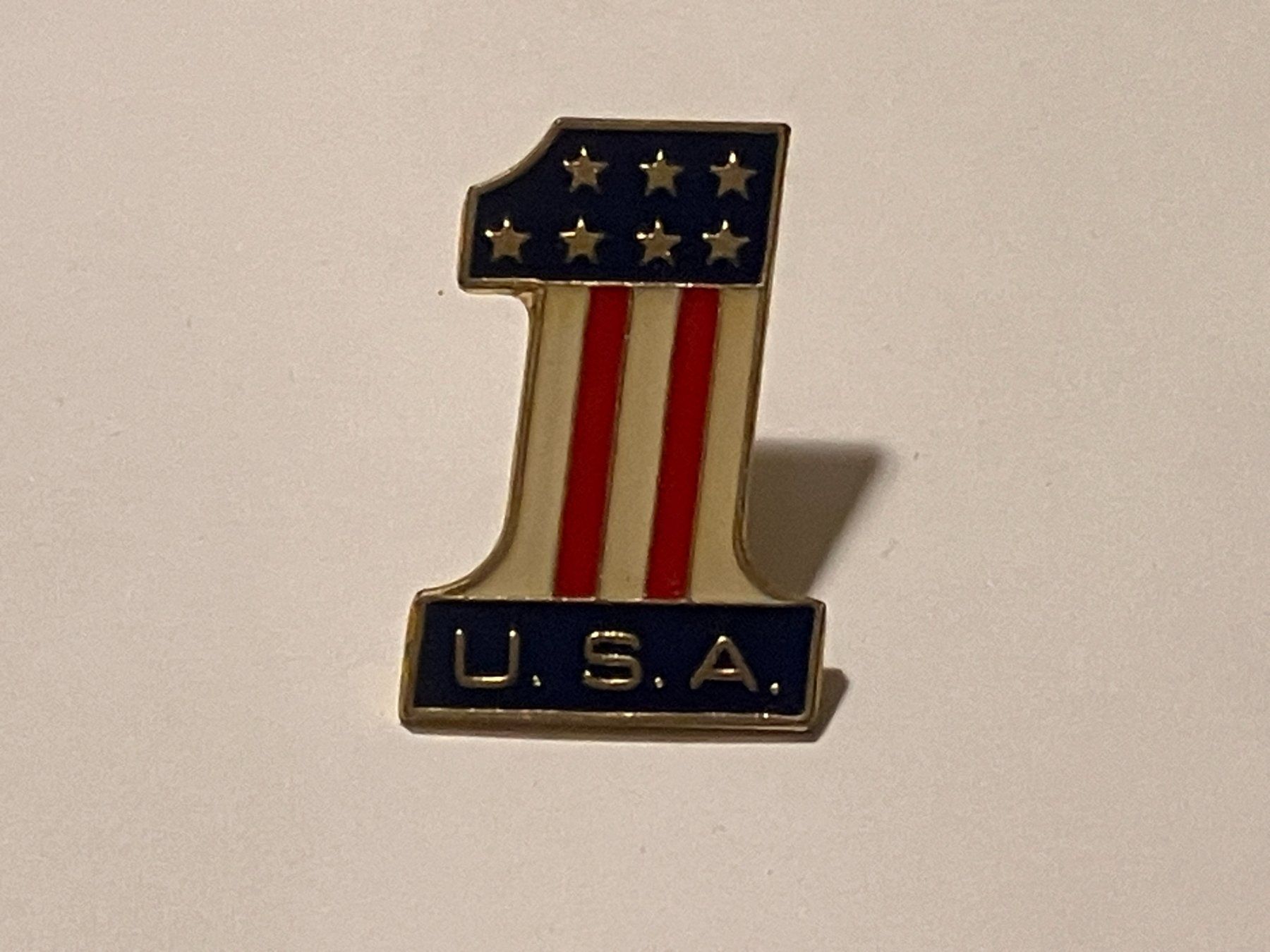 Placchette & Badge: 1 Pin USA Nr. 1 – Usato da Basel venduto da djwwpp