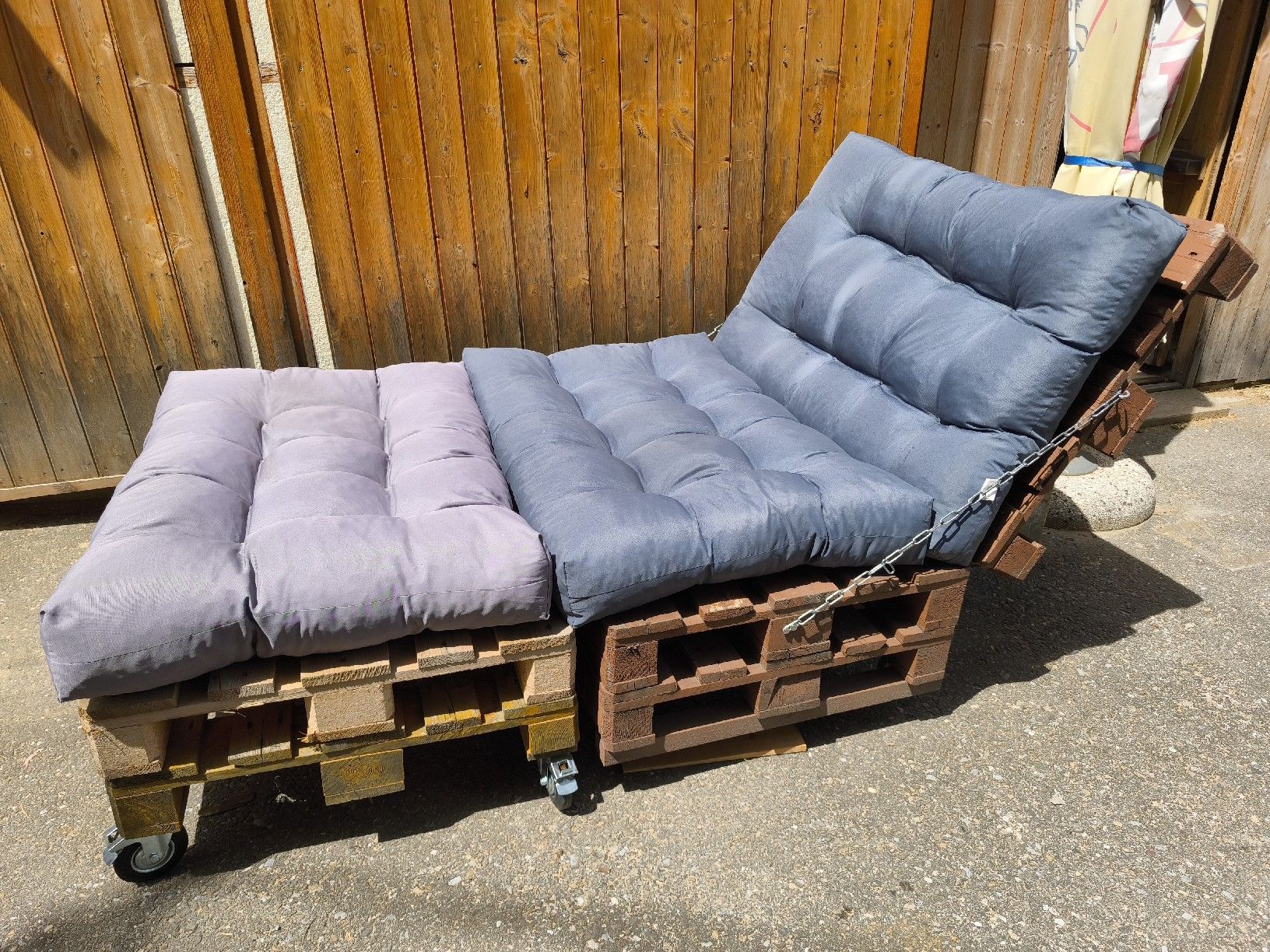 Divani: cooles Paletensofa mit Fussteil mit Polstern und Raedern – Usato da Göschenen venduto da kai_9ppg 6