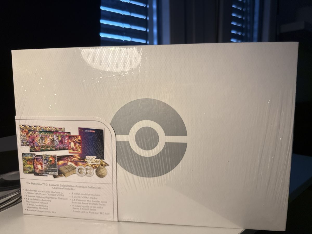 Pokémon Carte collezionabili: Pokémon Sword & Shield-Charizard Ultra-Premium Box – Nuovo e nell'imballaggio originale da Yvonand venduto da ale_2scp 1