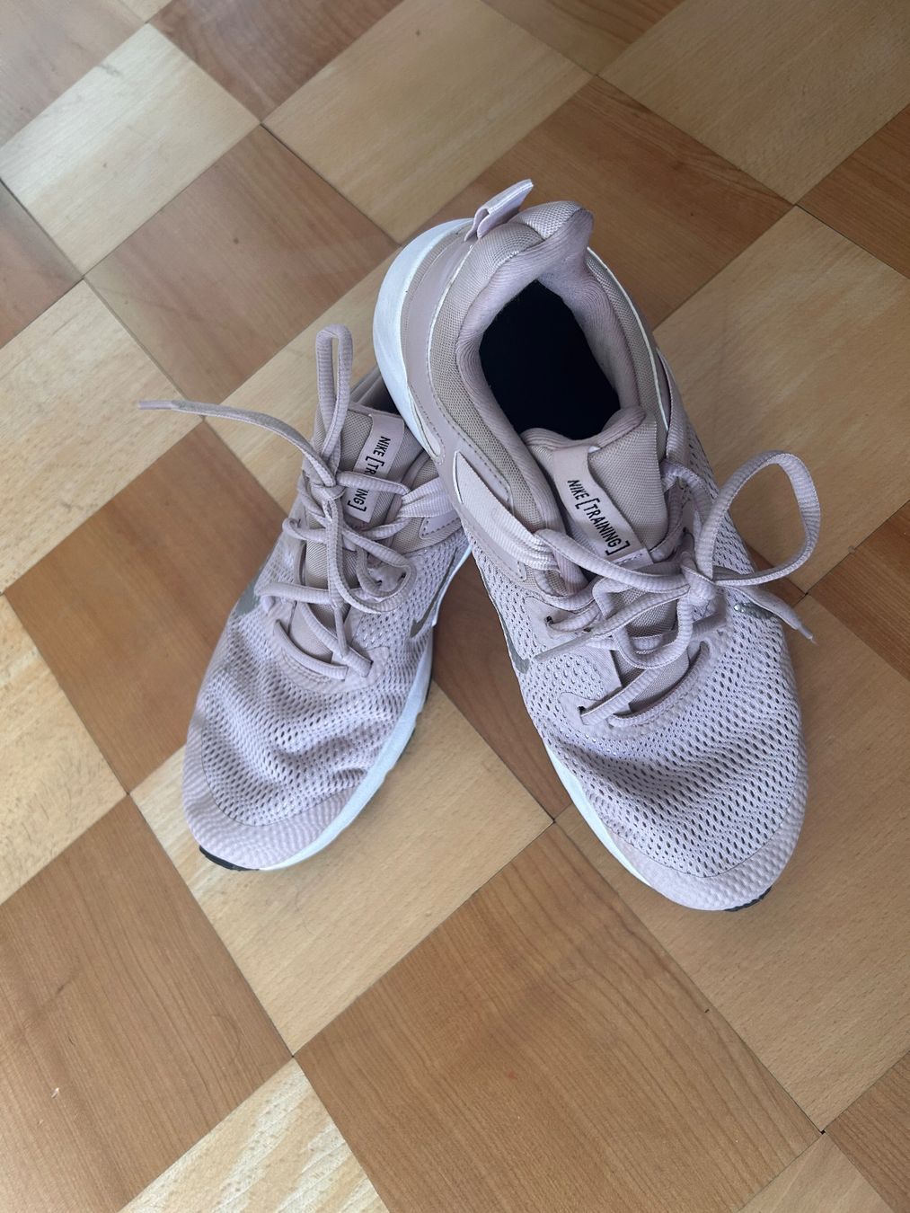 Nike Chaussures hommes: baskets de salle NIKE – D'occasion à La Chaux-de-fonds par _Felicita_ 2