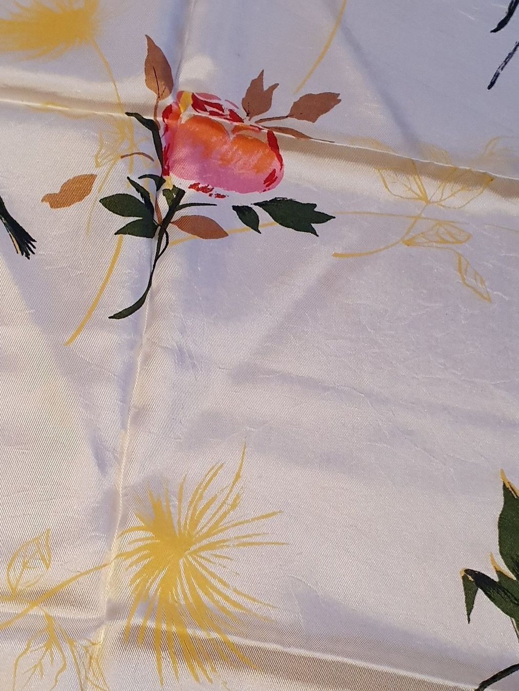 Foulards, Tücher & Schals: Weisses Satin Foulard handbemalt – Gebraucht aus Ferden von jemyce 2