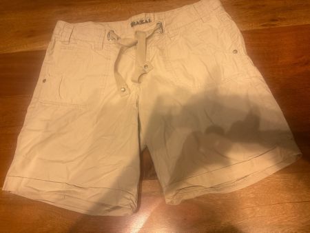 Sommerliche Khaki Shorts, Marke Nakai, Grösse S, Top Zus...