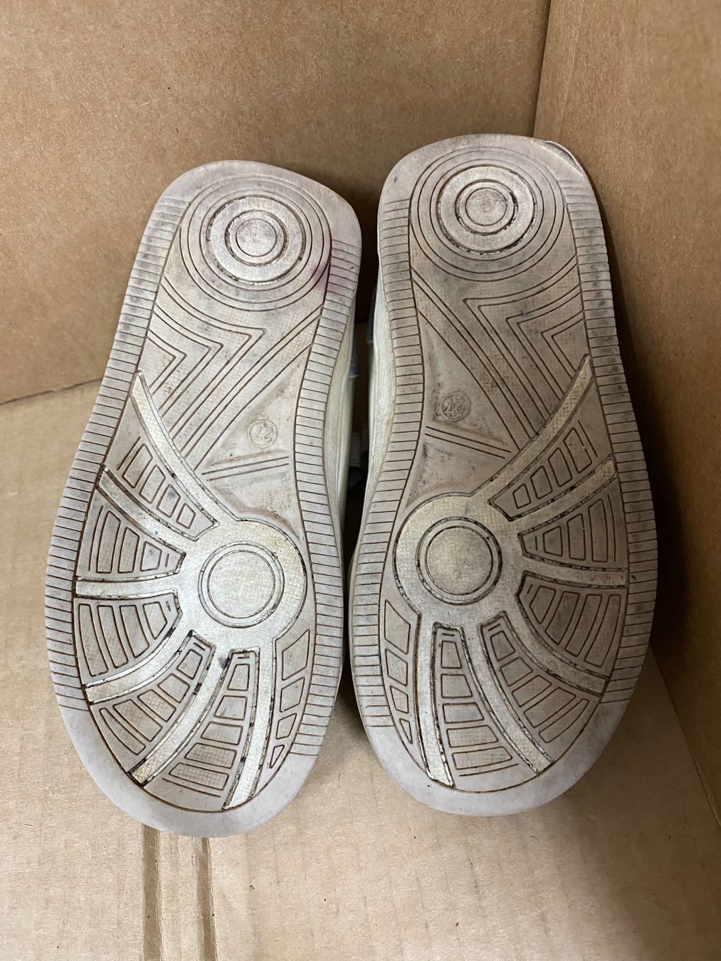 Scarpe per ragazze: Turnschuhe  Grösse 27 – Usato da Eschlikon TG venduto da RamonaSt 5