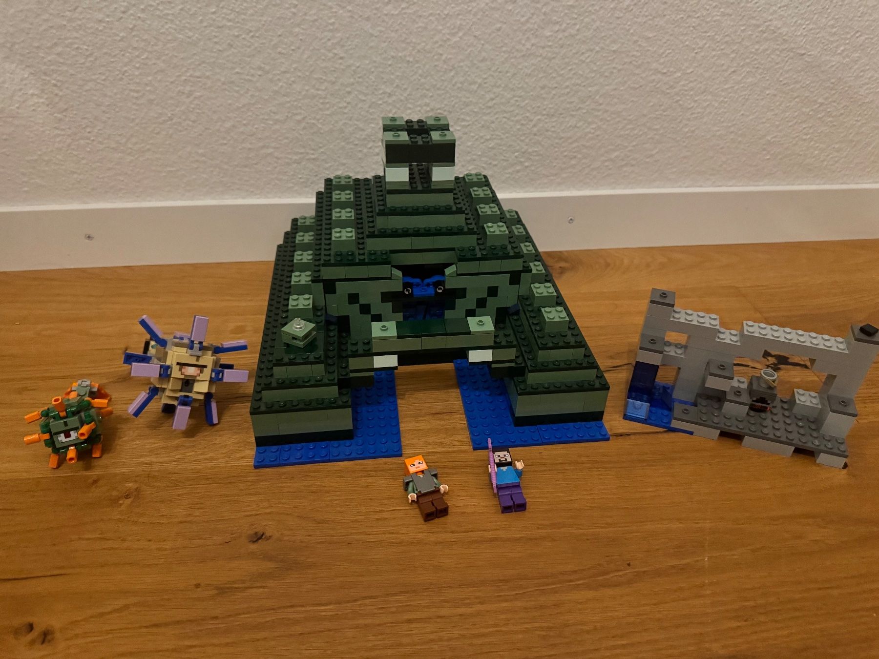 Lego Kit di costruzioni: Lego Minecraft - 21136 The Ocean Monument – Usato da Rorschacherberg venduto da LIAMTHEHERO 1