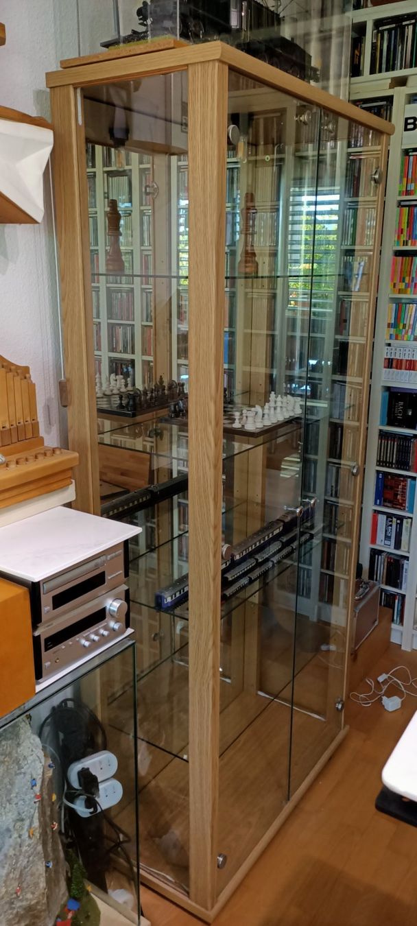 Vetrine: Vitrine staubdicht, abschliessbar – Usato da Zürich venduto da Duracell22 1