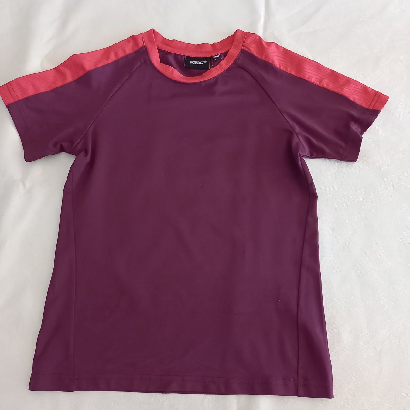 Blusen, T-Shirts & Tops: Turn T-Shirt bordeaux Gr 140 – Gebraucht aus Brüttisellen von kikaninchen79
