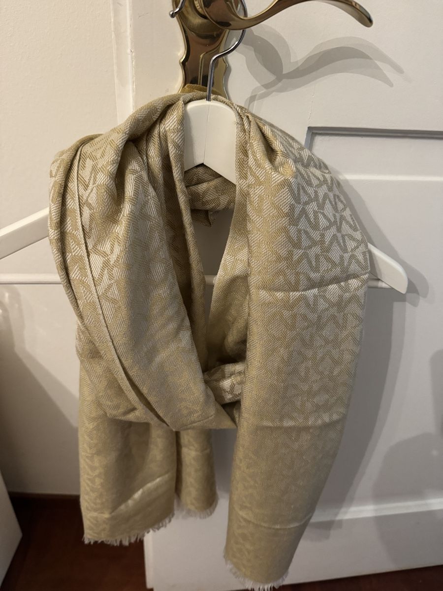 Foulard & Sciarpe: Michael Kors Scarf - Beige & neutral pattern - Cosy! – Usato da Rüschlikon venduto da luc_q2tl 1