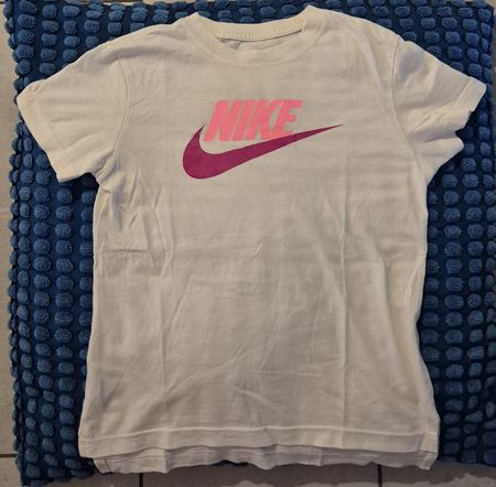 schönes Nike Shirt 137-146 cm