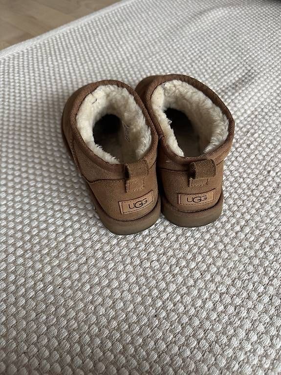Scarpe da uomo: Ugg mini – Usato da Uster venduto da hanna99 2