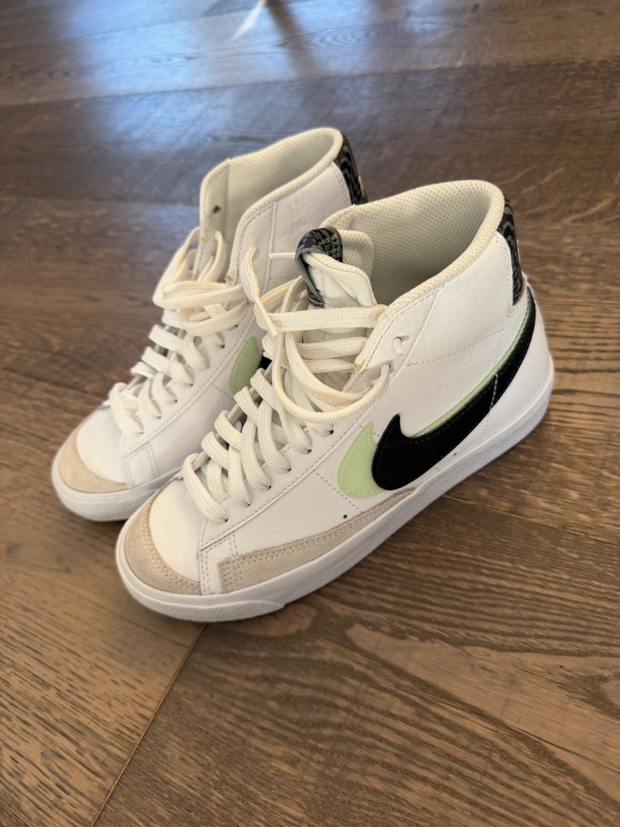 Nike Scarpe da uomo: Nike Blazer Mid 77-White Black Green – Usato da Herrliberg venduto da Tubalp