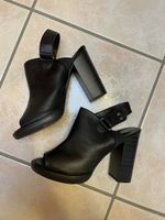 Leather sandale