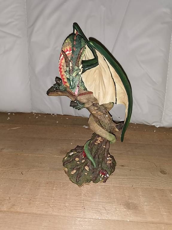 Tutte le decorazioni: Drachen Statue Tudor Mint zu verkaufen – Usato da Mattstetten venduto da daniel.zihler