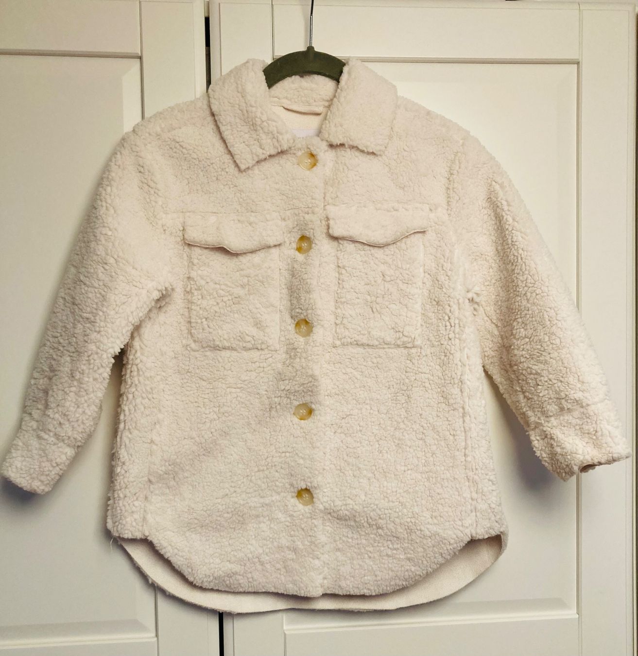 Camicette, T-shirt & Top: Flauschige Jacke für Mädchen – Usato da Zäziwil venduto da kbr_jd95
