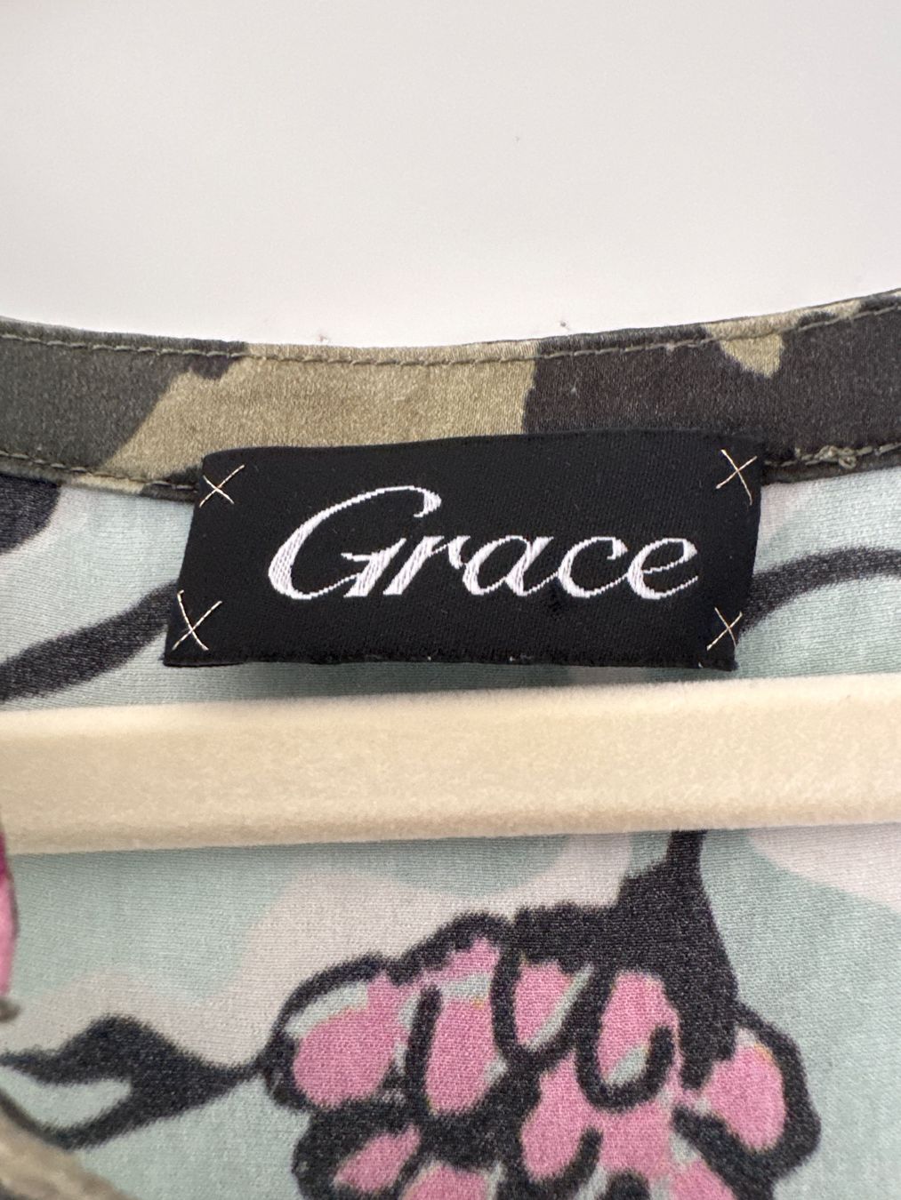 Grace Camicette: Bluse Grace M/L – Usato da Wettingen venduto da Elmadale 2