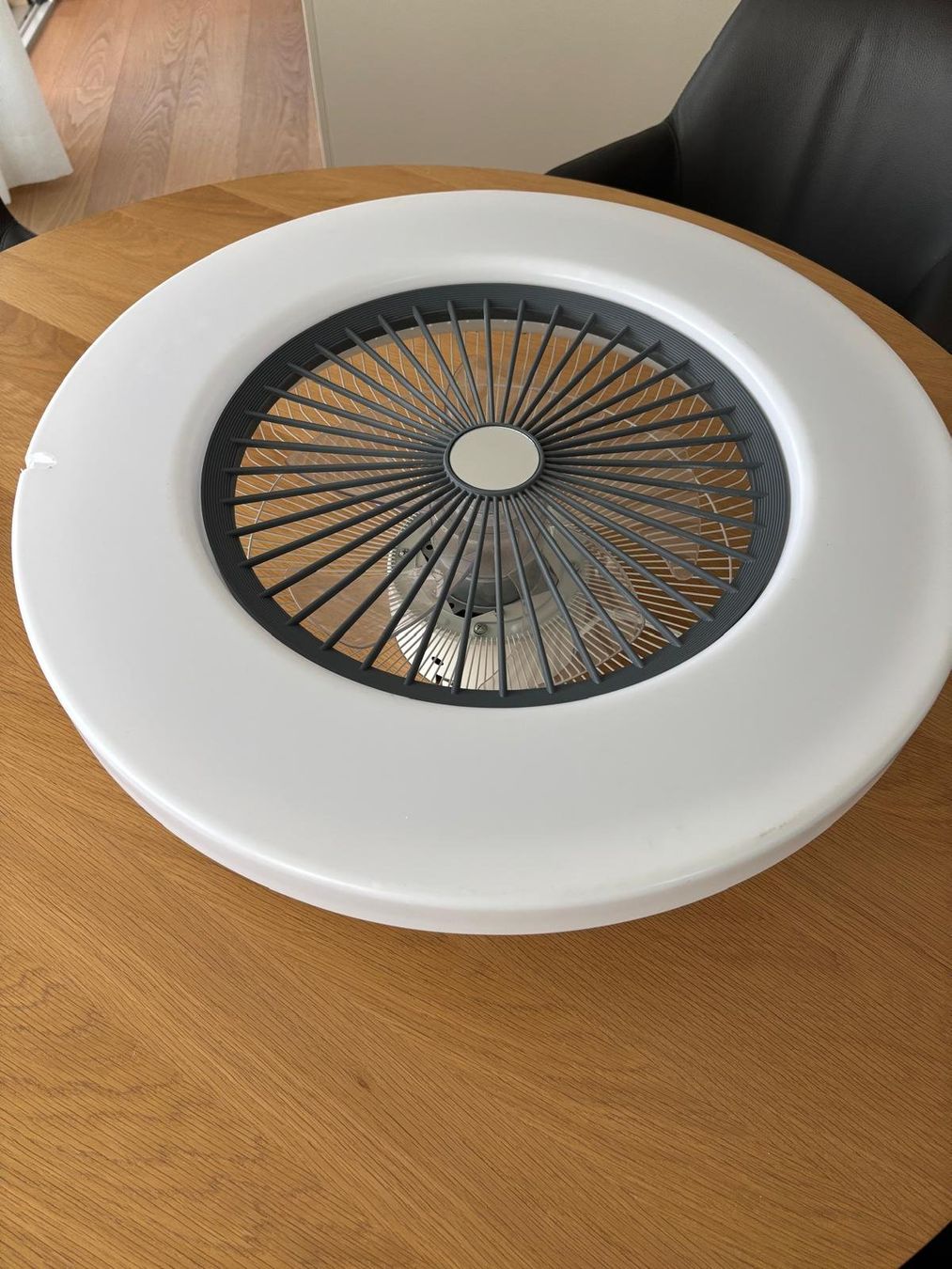 Ventilatori: Deckenventilator mit LED-Licht + Fernbedienung – Usato da Alpnach Dorf venduto da Hbalzli
