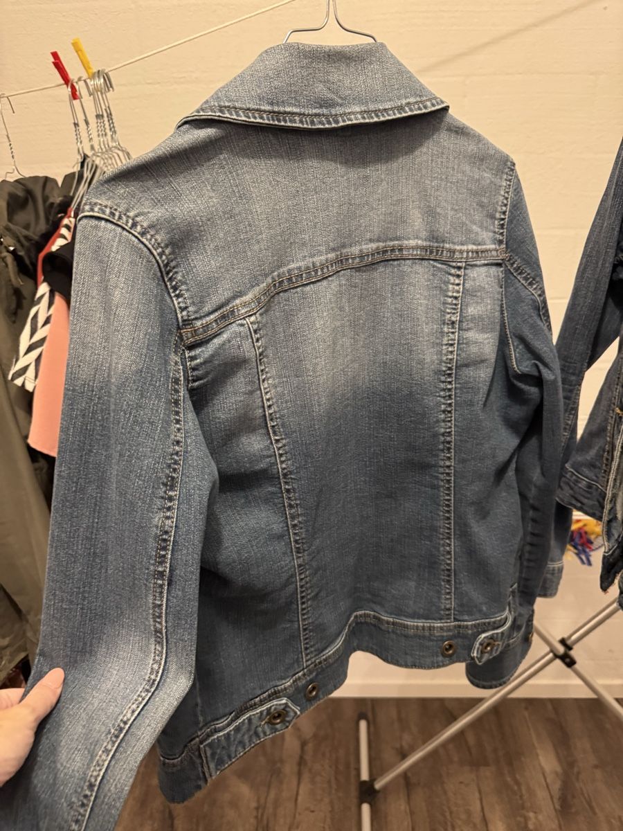 Lots de vêtements: 2 Jeansjacken, Gr S – D'occasion à Pfeffingen par Twoa 1