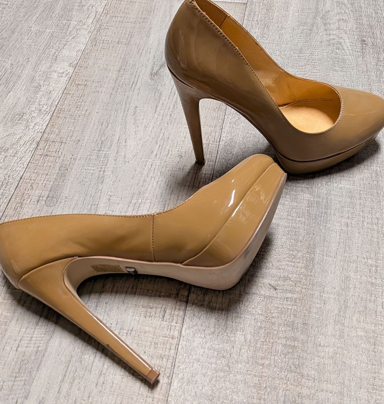 Buffalo Scarpe da donna: Buffalo Damenpumps dunkelbeige Gr 40 – Usato da Solothurn venduto da Fleur73