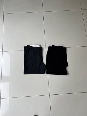 2 pantalons Hugo Boss taille 36