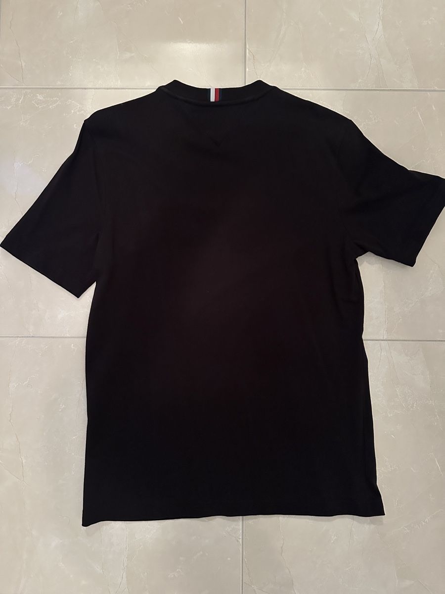 Tommy Hilfiger T-Shirts: Tommy Hilfiger T-Shirt Schwarz Grösse L - Neuwertig! – Neu (gemäss Beschreibung) aus Frenkendorf von a_1999 1