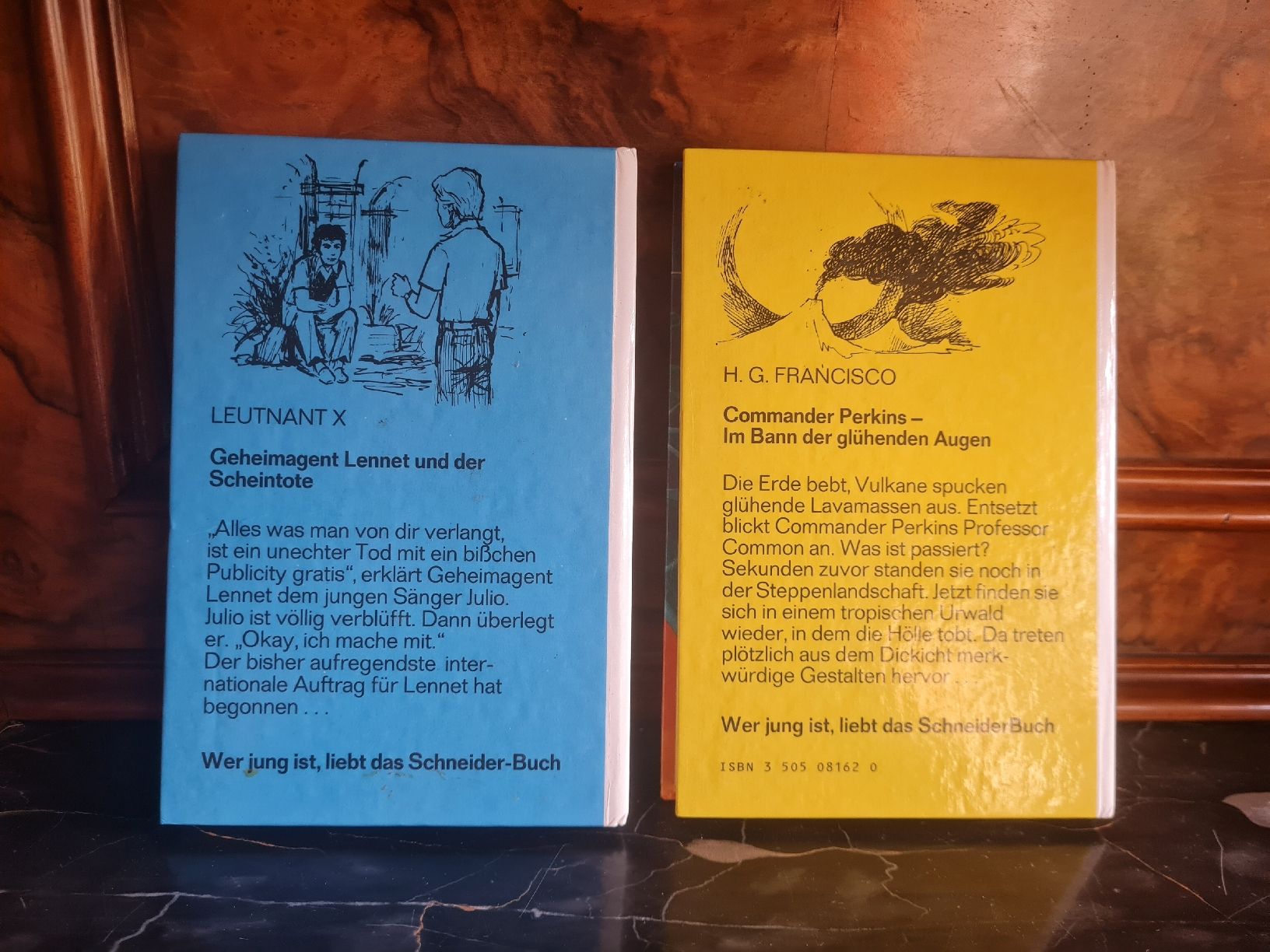 Livres: 2 Jugendbücher – Agenten & Science-Fiction – D'occasion à Bäretswil par Rio. 1