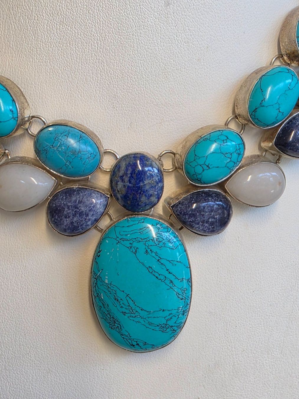 Catenine: Collier mit verschiedenfarbigen Edelsteinen in Silberfassung – Nuovo (secondo la descrizione) da Zürich venduto da Bieter04 2