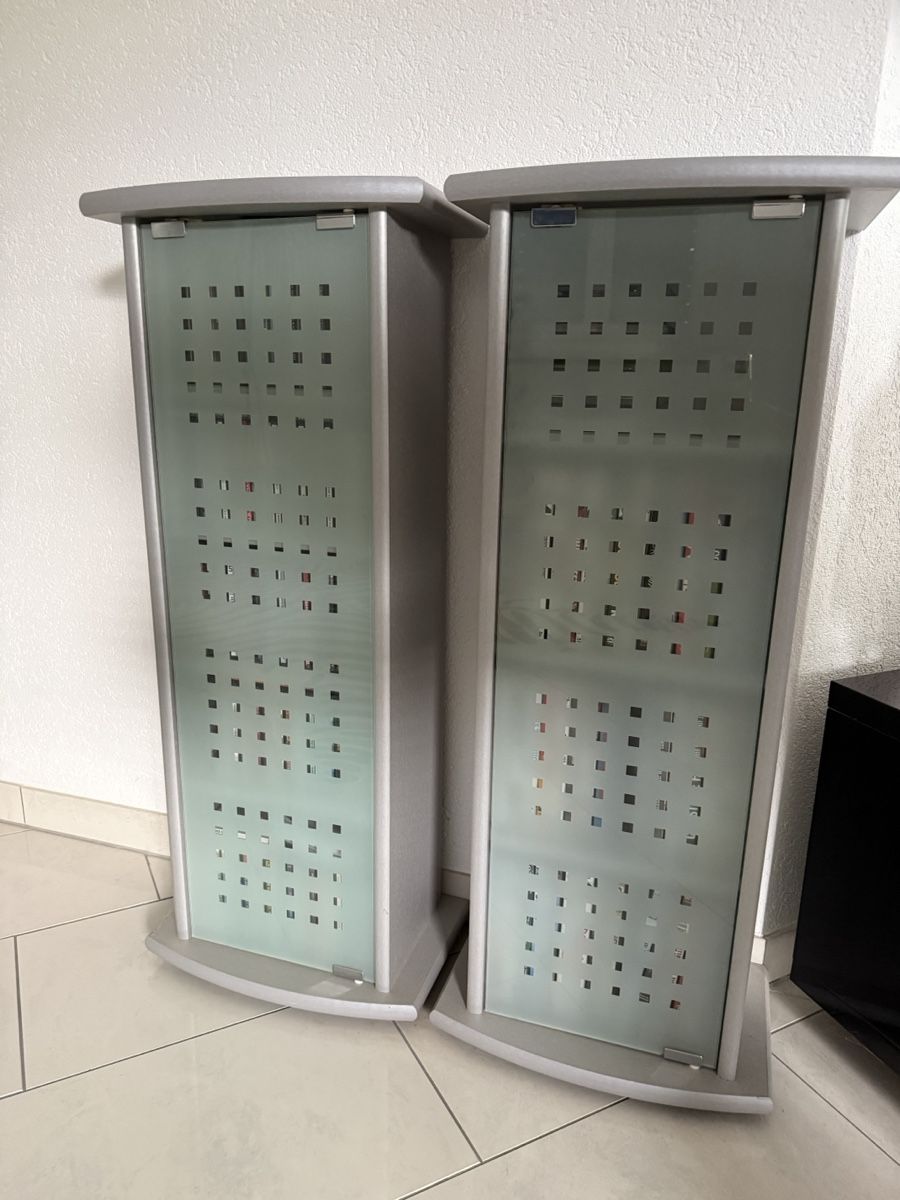 Vitrinen: Säulenvitrine pro Stück 10.- – Gebraucht aus Münsingen von energystar15