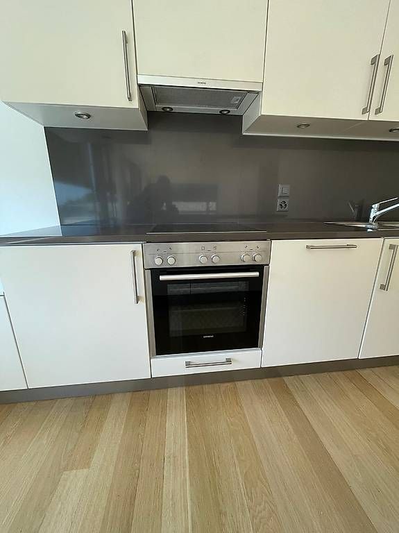 Cucine complete: Cuisine complète avec îlot central blanc état neuf – Usato da Genève venduto da EmmanuelD 2