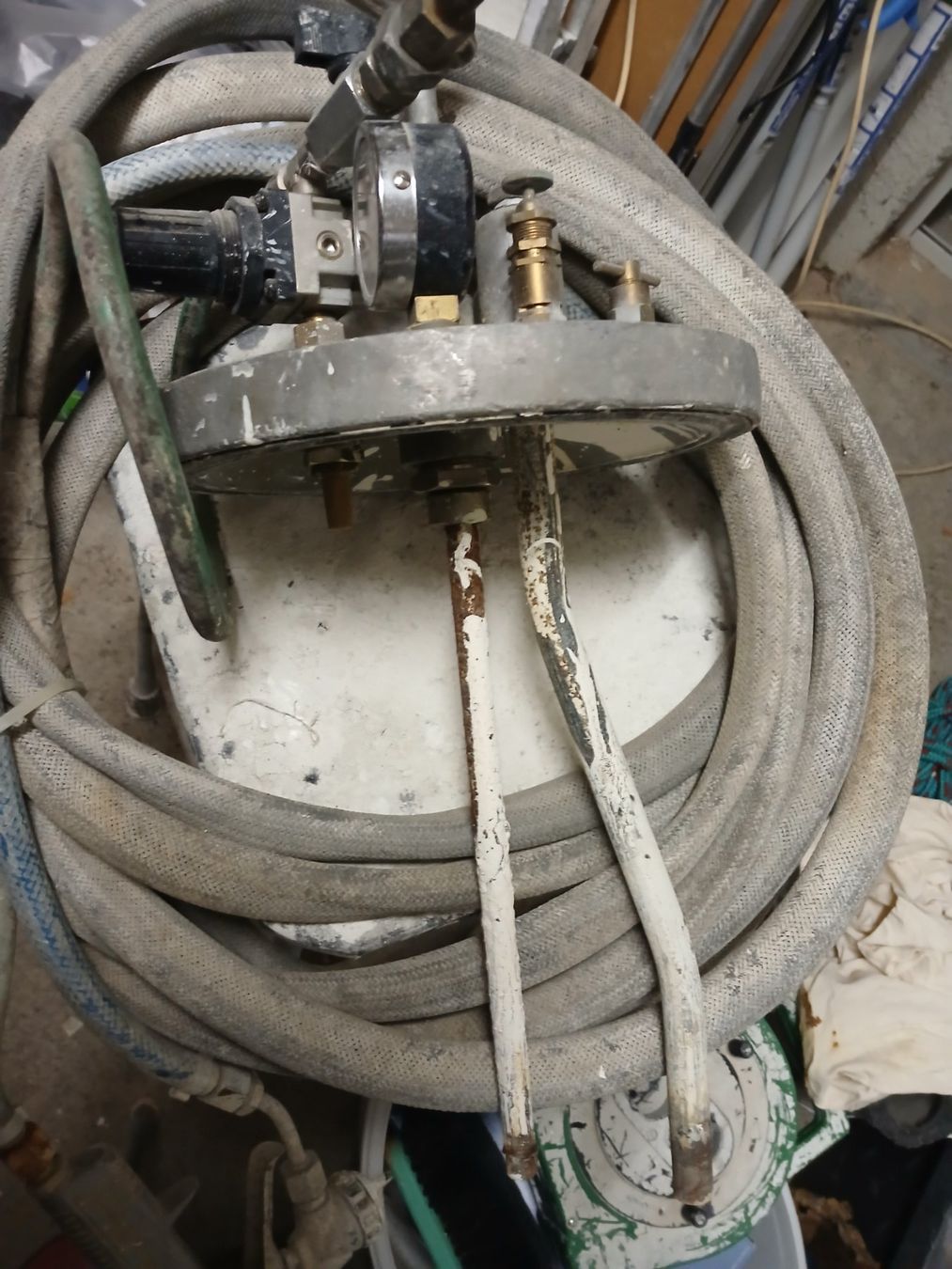 Tutti gli attrezzi: Profi Druckbehaelter Farbspritzsystem -Drucktank – Usato da Tobel venduto da Bachi40 2