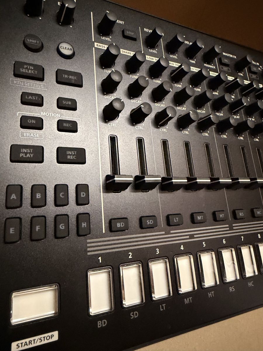 Roland Strumenti musicali: Roland TR-8S  – Nuovo (secondo la descrizione) da Zürich venduto da JoseGonz 1