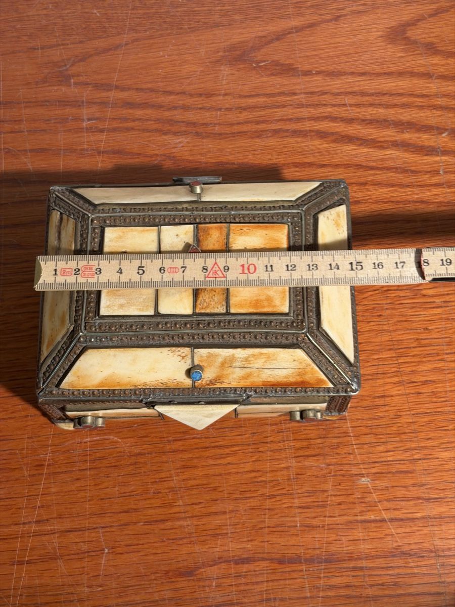 Cassapanche: Vintage Bone Inlay Box Decorative Item Morrocan – Usato da Lausanne venduto da vas_mbk2 3