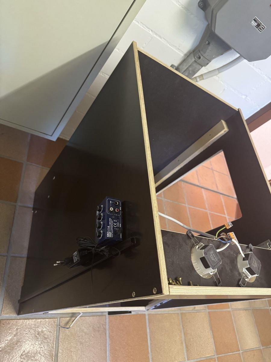 Supporti a parete: Profesioneller Musik Studiorack mit Holzplatte – Usato da Siegershausen venduto da niiico_7 6
