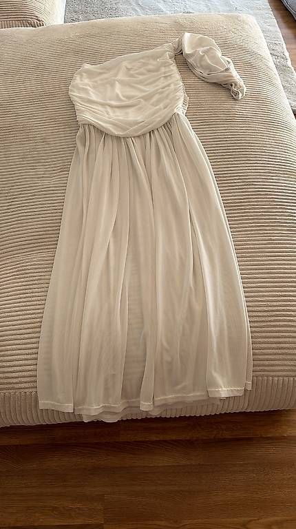 Vestiti: Elegante und sommerliche Kleid  – Usato da Wil SG venduto da mar_w7v7 2