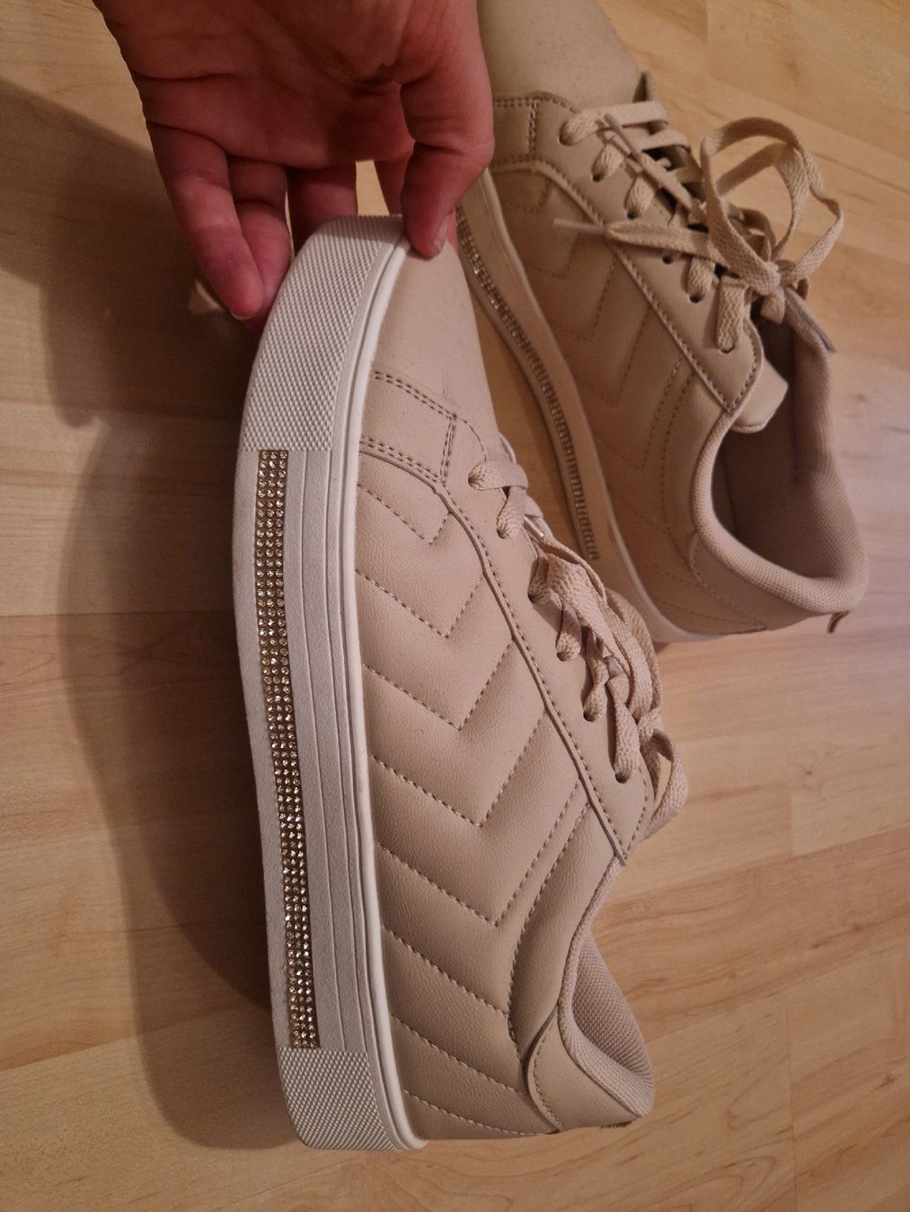 Primark Scarpe da donna: Sneaker Primark beige mit Glitzersteinen Grösse 40 – Nuovo (secondo la descrizione) da Ebikon venduto da kov_9vqb 1