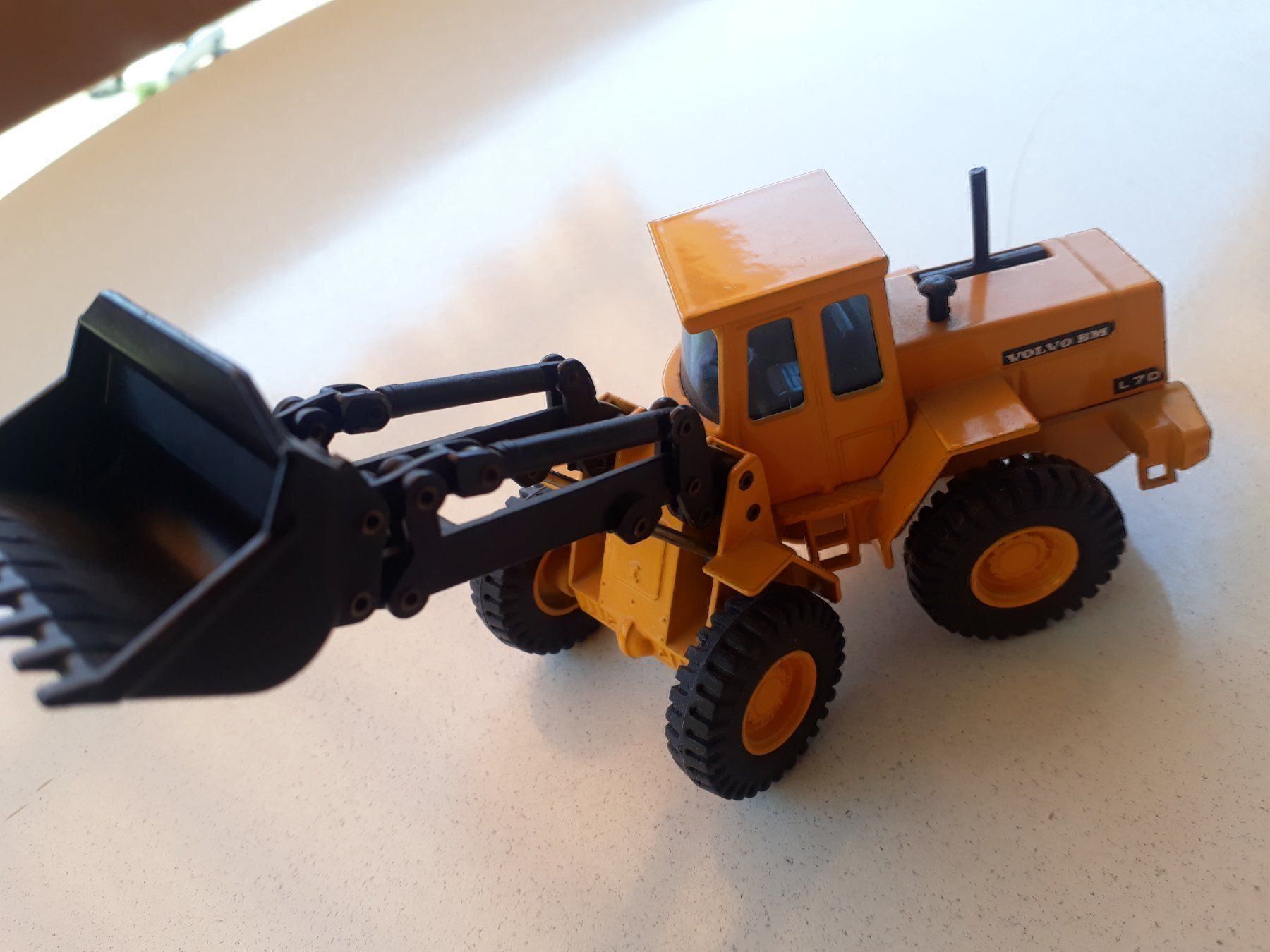 Kit di modellismo & Modellini statici: Chargeuse à pneus Volvo L70 – Usato da Conthey venduto da Skycrane72