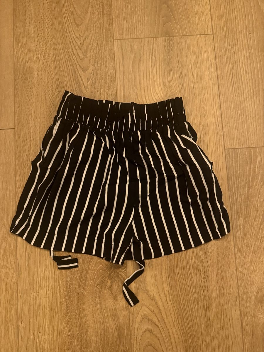 Pantaloni: Kurze Hose gestreift Schwarz Weis  – Usato da Bolligen venduto da lee_orange 1