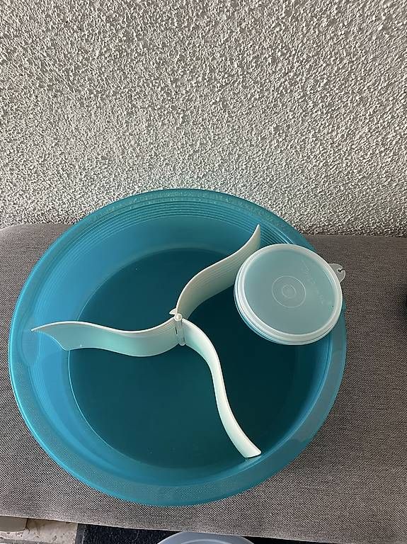 Contenitori & Simili: Tupperware Partyteller mit Unterteilung und Dip-Schälchen – Usato da Künten venduto da Gubapri