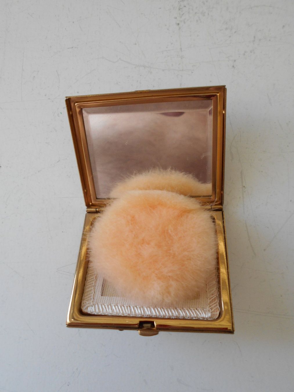 Make-up: Puderdose Vintage – Usato da Hünibach venduto da vielesachen 2
