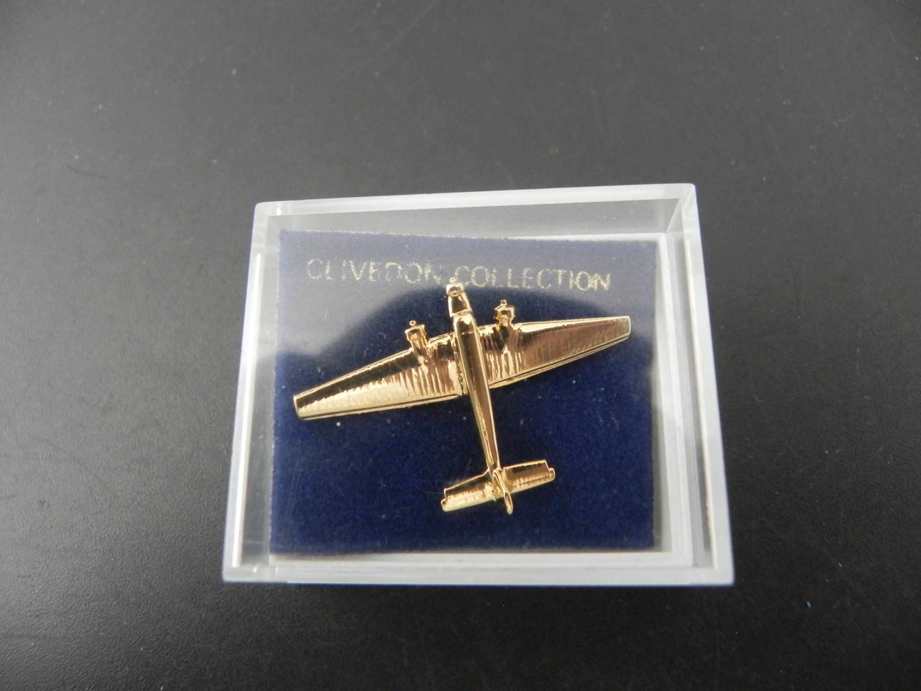 Spille & Fermagli: Flugzeug - Avion - Clivedon Collection – Usato da Biel/Bienne venduto da Gogolozi