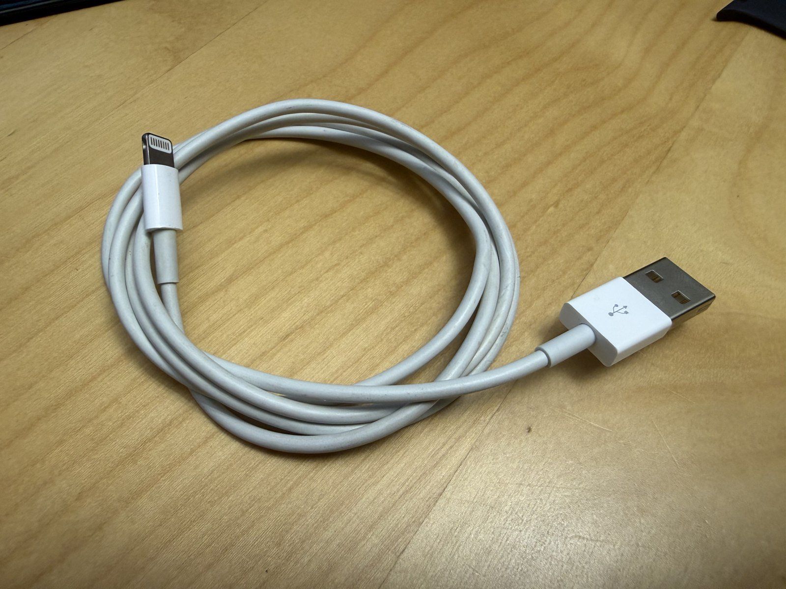 Cavi: 10 Lightning Ladekabel + Klinke Adapter, USB A / USB C – Usato da Volketswil venduto da OxadanP9 5