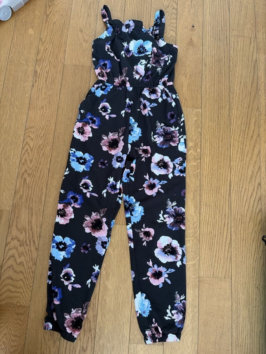 H&M Jumpsuits: Einteiler Grösse 140 – Neu (gemäss Beschreibung) aus Granges-Paccot von Fwaeber