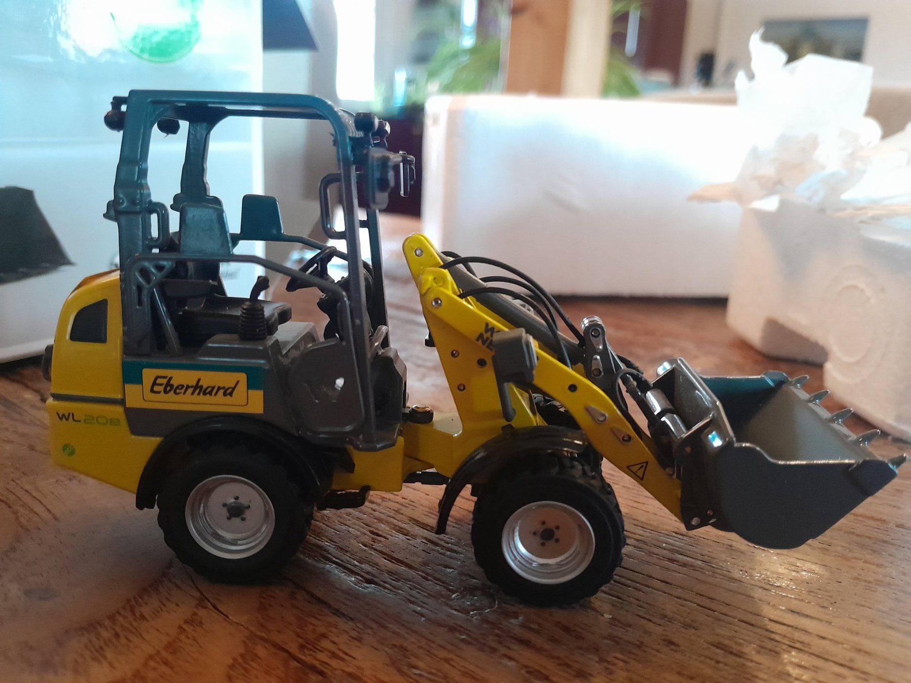 Modellbausätze & Standmodelle: Wacker Neuson Radlader WL20e "Eberhard" Modell 1:32 – Gebraucht aus Dübendorf von hed_9w2b 1