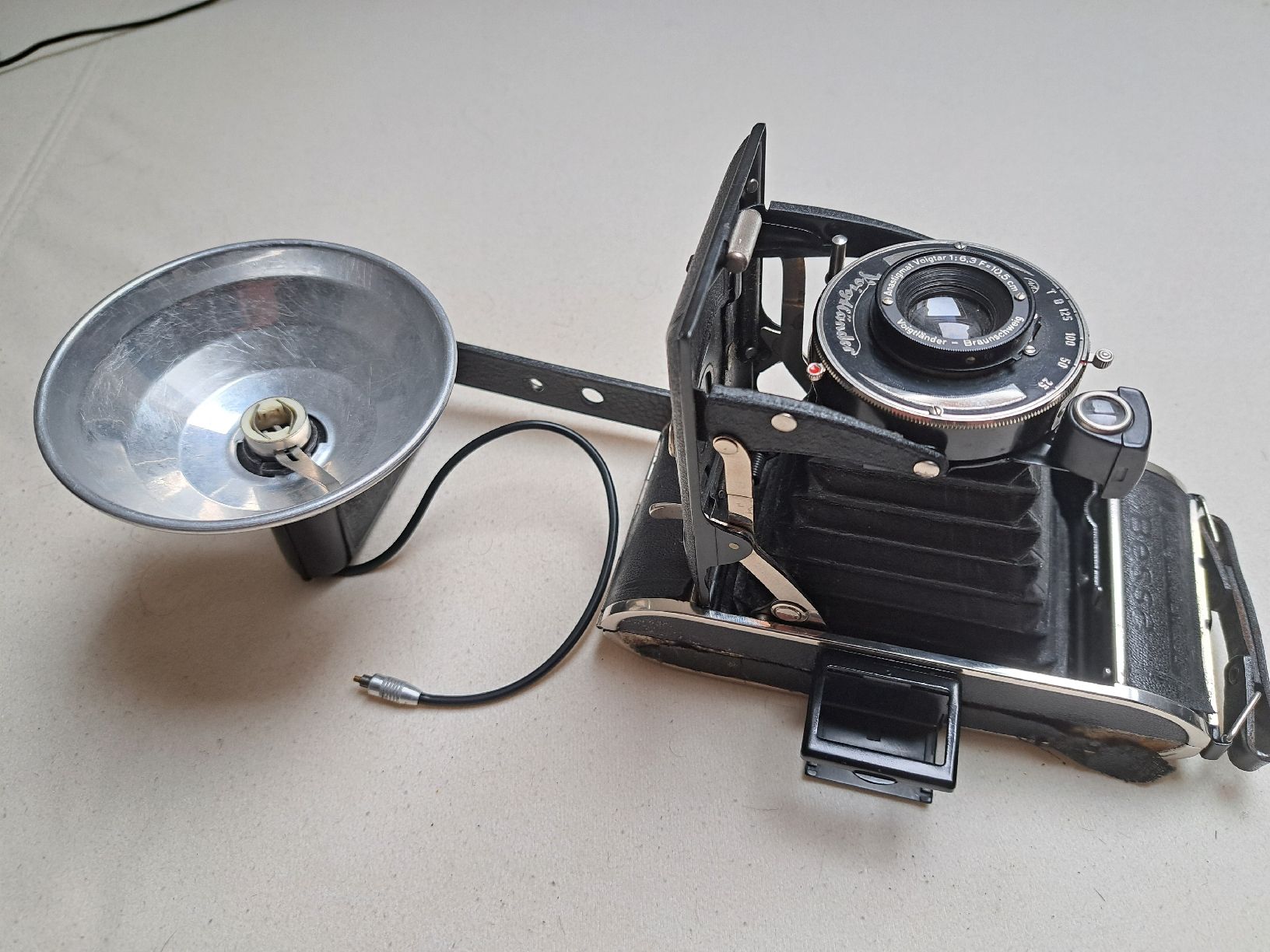 Voigtländer Fotocamera: Voigtländer Bessa - Voigtar 1:6.3 – Usato da Schaffhausen venduto da Oecher 1