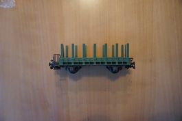 HAG 350 Niederbordwagen mit Rungen, grün - passt zu Märklin