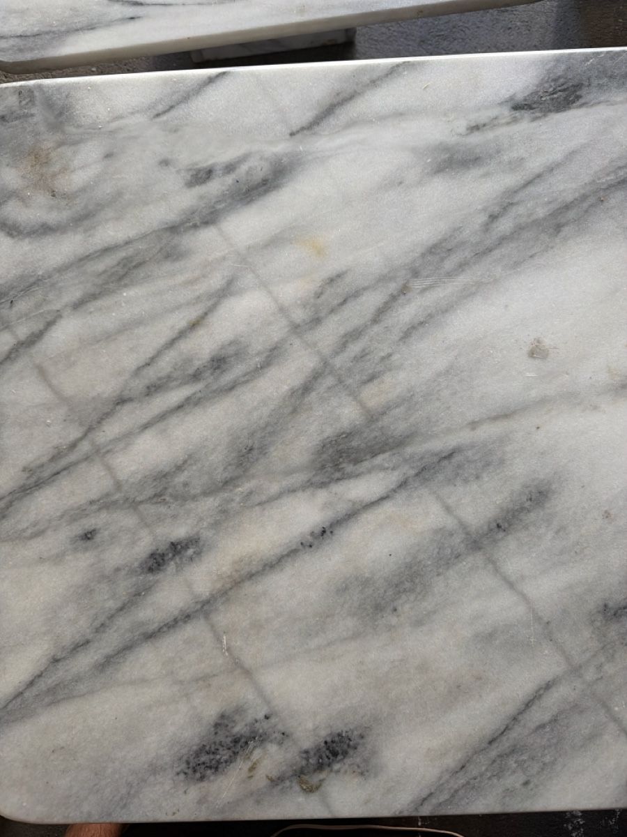 Tavoli: Two square marble side tables acceptable condition – Usato da St Gallen venduto da Muhamet-Ali 3