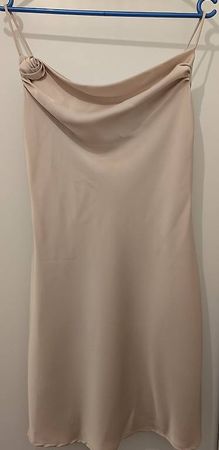 Robe combinaison en satin avec détail à nouer  T. S  neuve