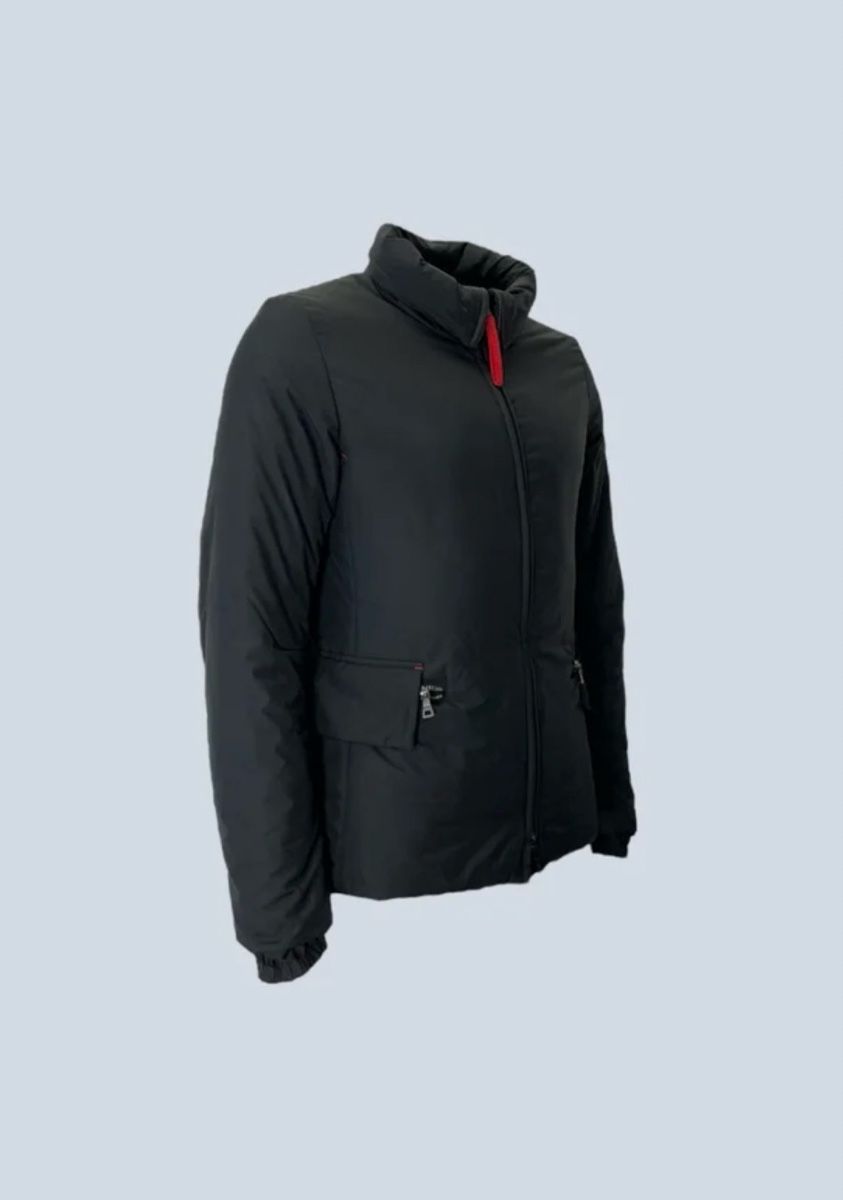 Prada Jacken: Prada Black Puffer Jacket, Size 44, Light – Gebraucht aus Rümlang von Fox_19