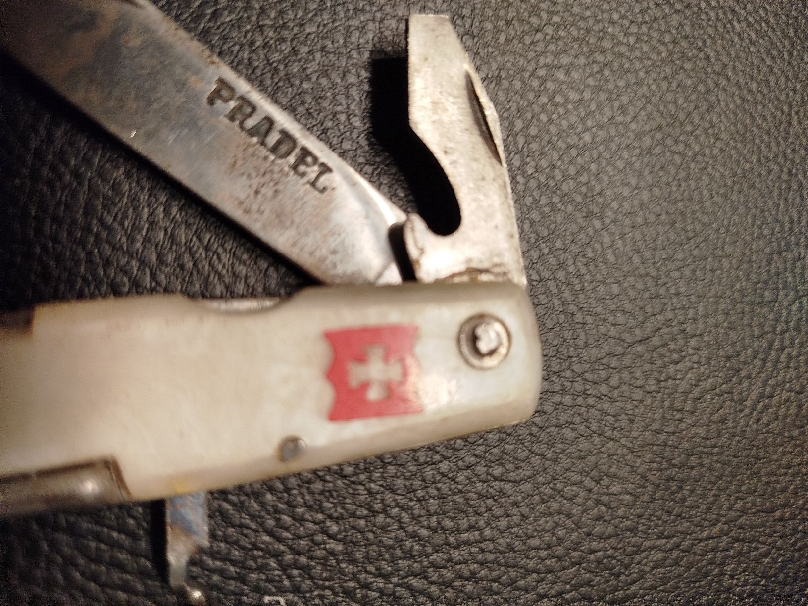 Coltellini militari: Couteau Suisse nacré Pradel – Usato da Genève venduto da Octo-puces 1