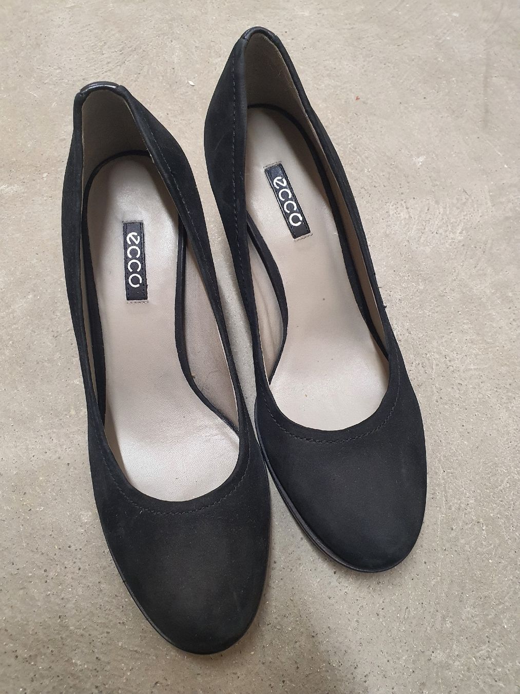 Scarpe da donna: Elegante Ecco Wildleder Pumps, schwarz, Gr. 39 – Usato da Wettswil venduto da myklt