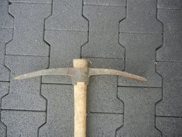 Pickel mit Holz-Stiehl 100 cm