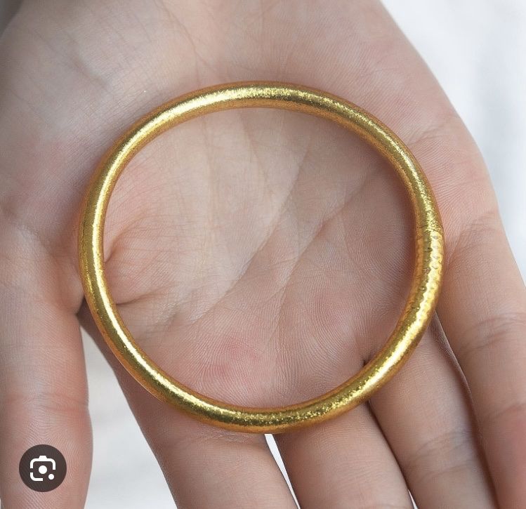 Armbänder & -reifen: Bracelet tibétain doré – Gebraucht aus Gorgier von hcaroline4 1